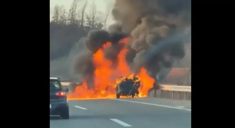 Запалио се аутомобил на ауто-путу Милош Велики