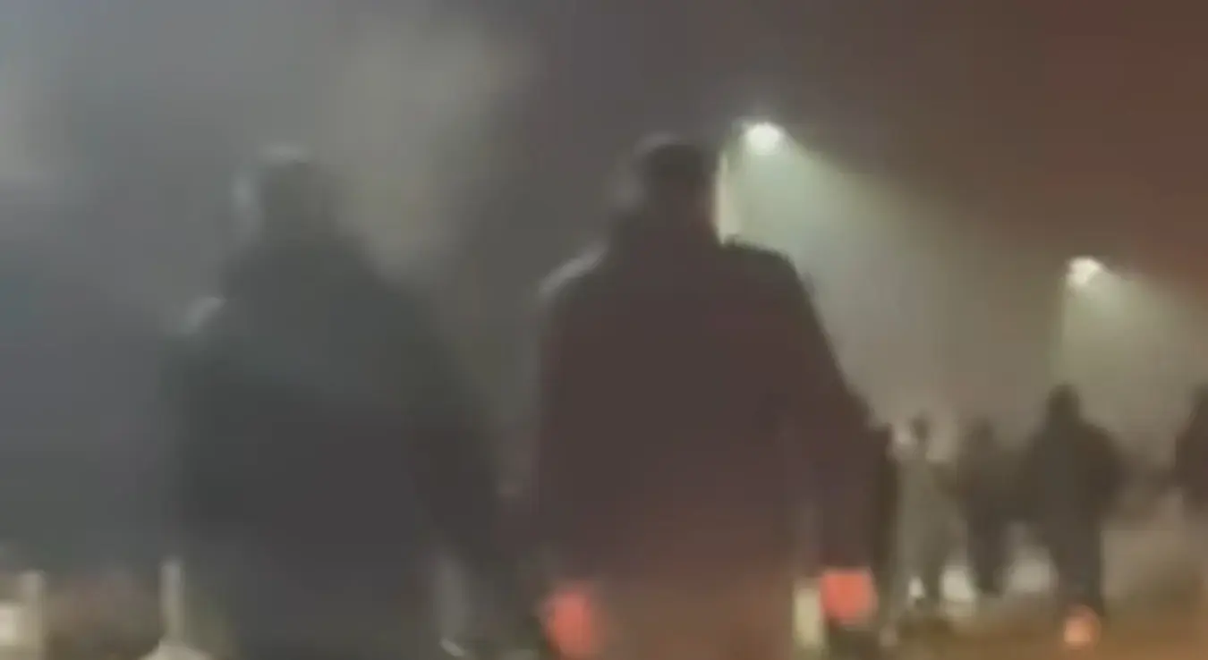 Навијачи Торциде напали навијаче Црвене звезде у Тузли, десетине ухапшених, повријеђен полицајац хаос напад на Делије