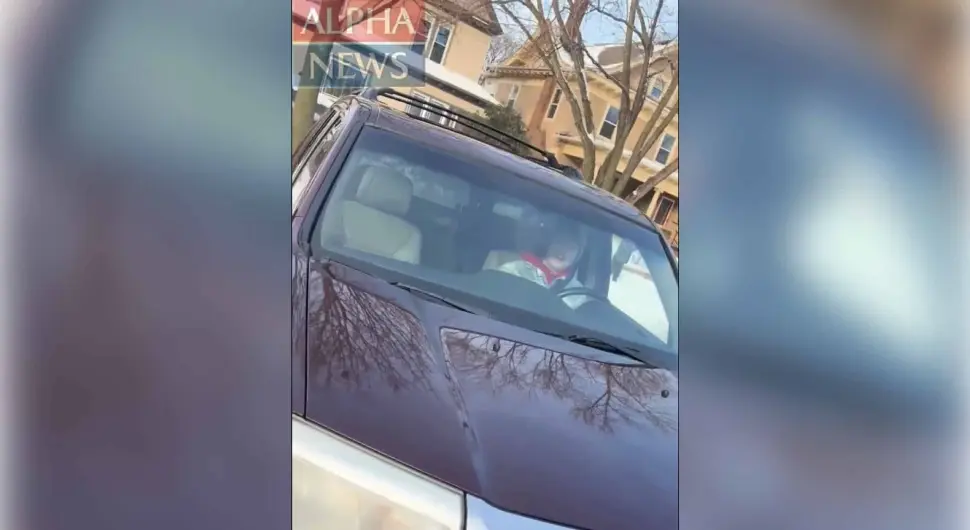 Појавио се снимак убиства мајке троје д‌јеце у Минесоти из угла агента који је пуцао, чуло се "је**на куч*о"