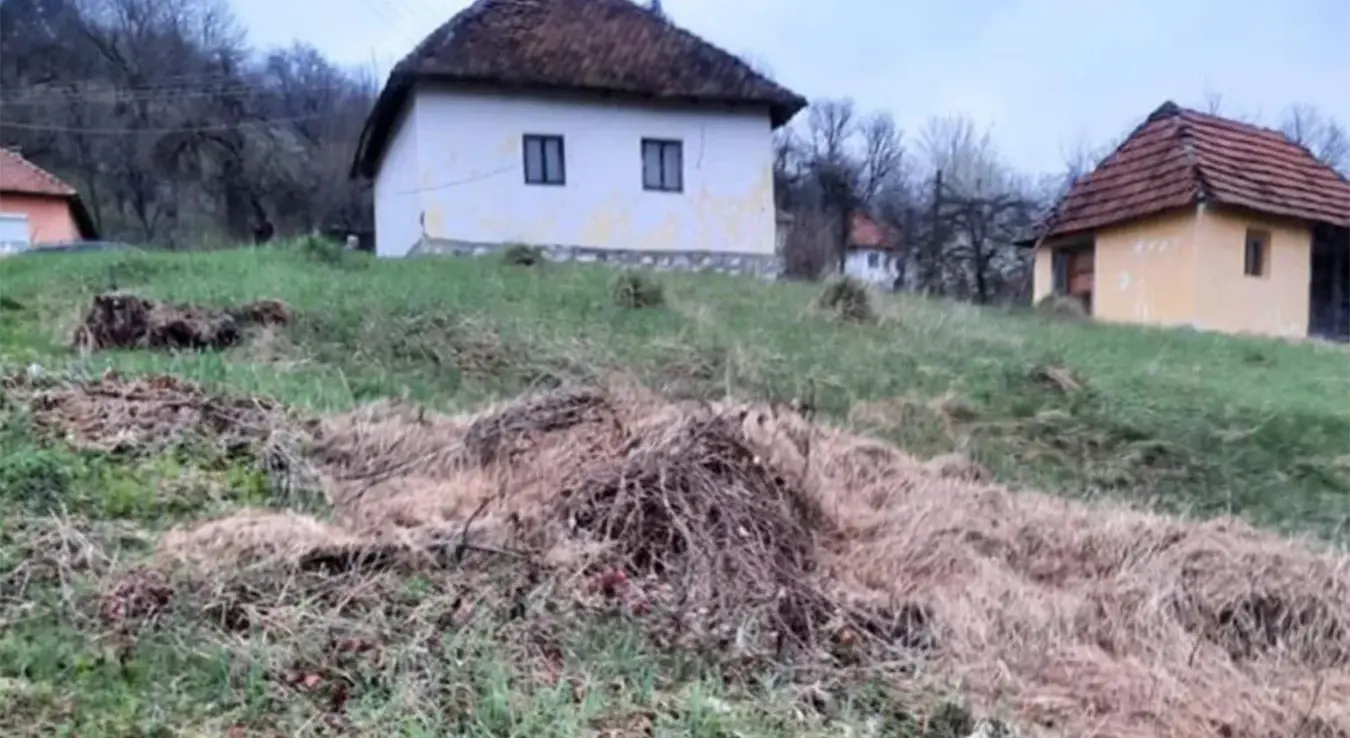 Продаје двије куће за 15.000 евра