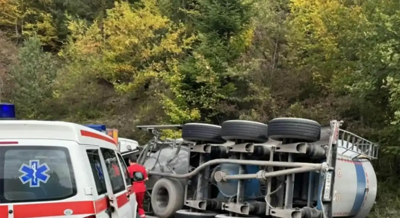 Преврнула се цистерна код Бугојна