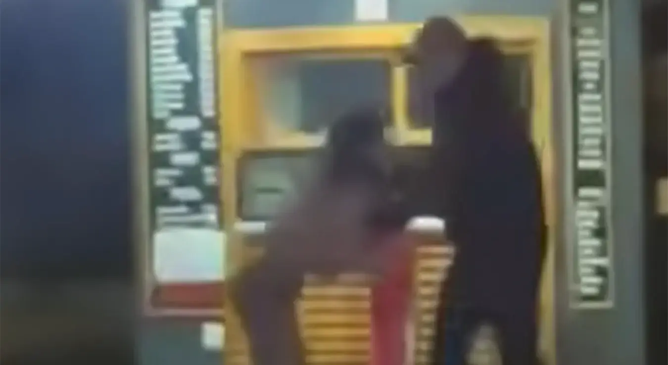 Голман претукао жену на улици