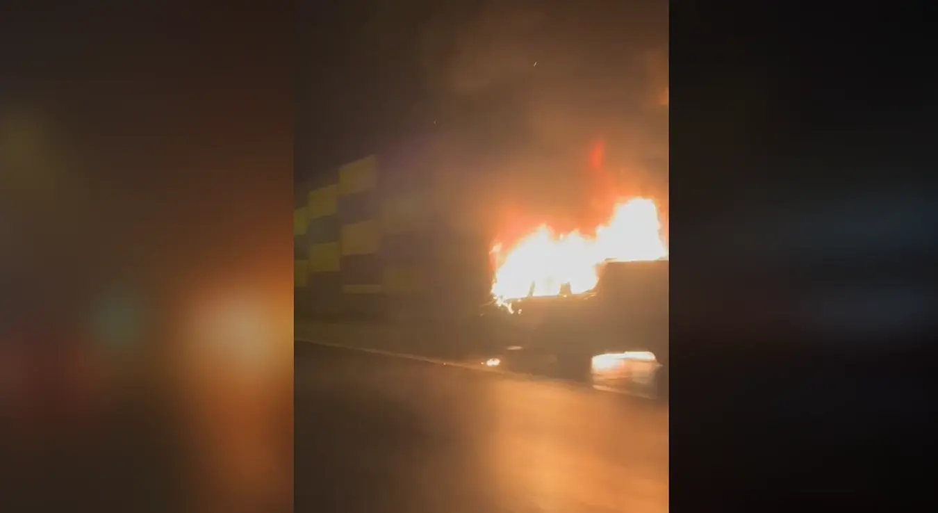 Запалило се возило на аутопуту код Сарајева