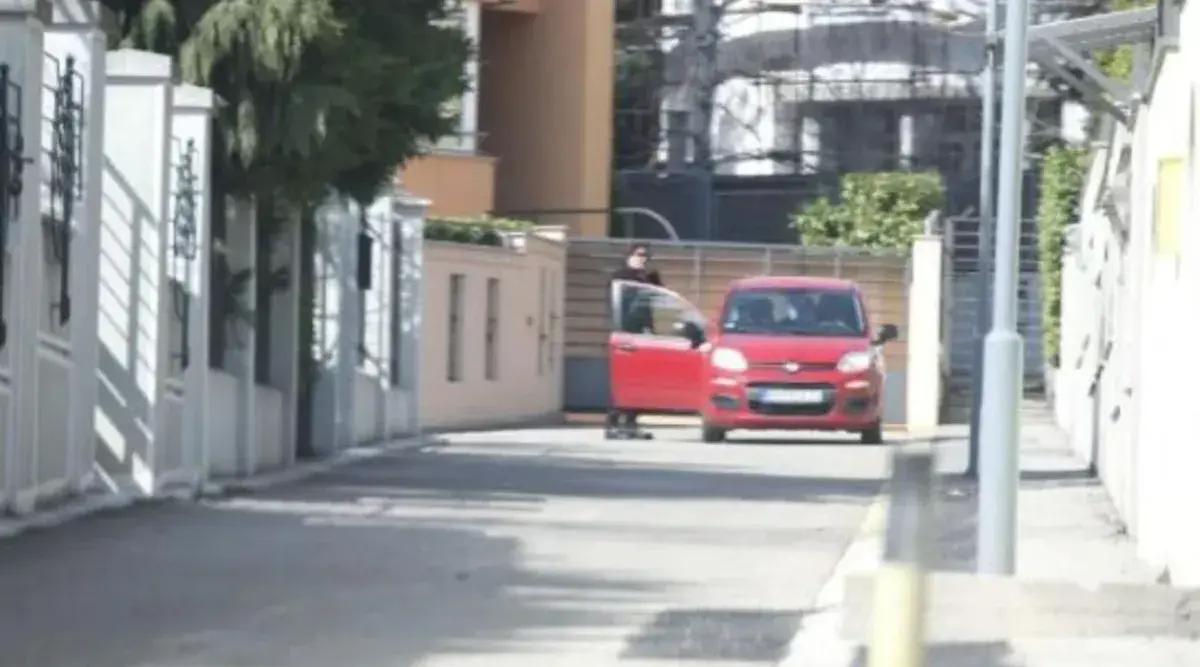 Кућа Здравка Чолић на коју је бачена бомба