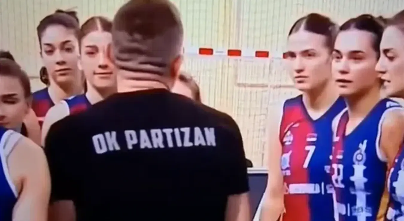 Тренер вријеђао одбојкашице