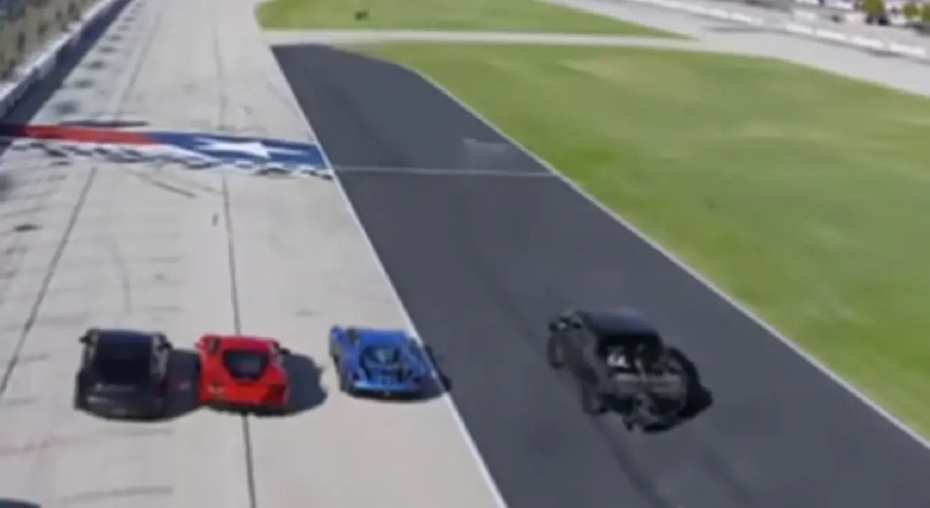 Има преко 4 тоне, а бржи је од Ферарија