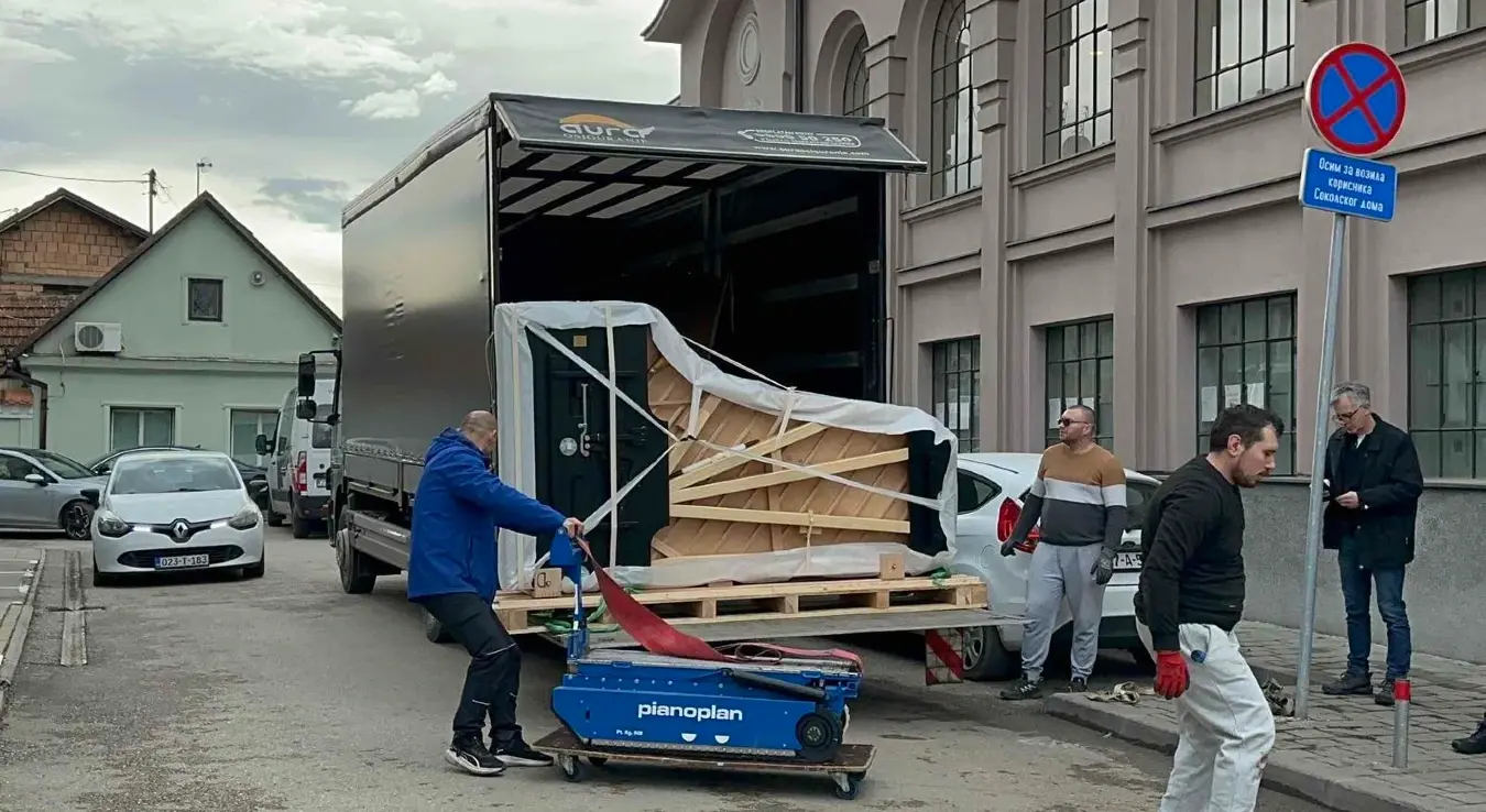 "Петровићев" клавир од 500.000 КМ стигао у Бијељину