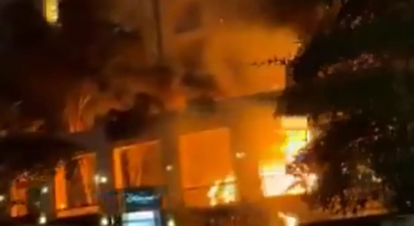 Палма Џумејра у пламену