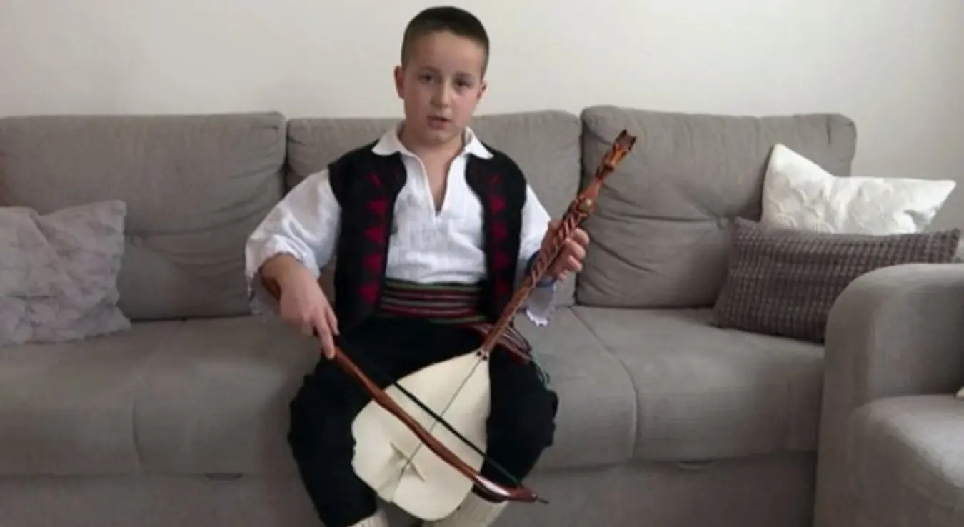Лазар Чолаковић - најмлађи гуслар у Републици Српској