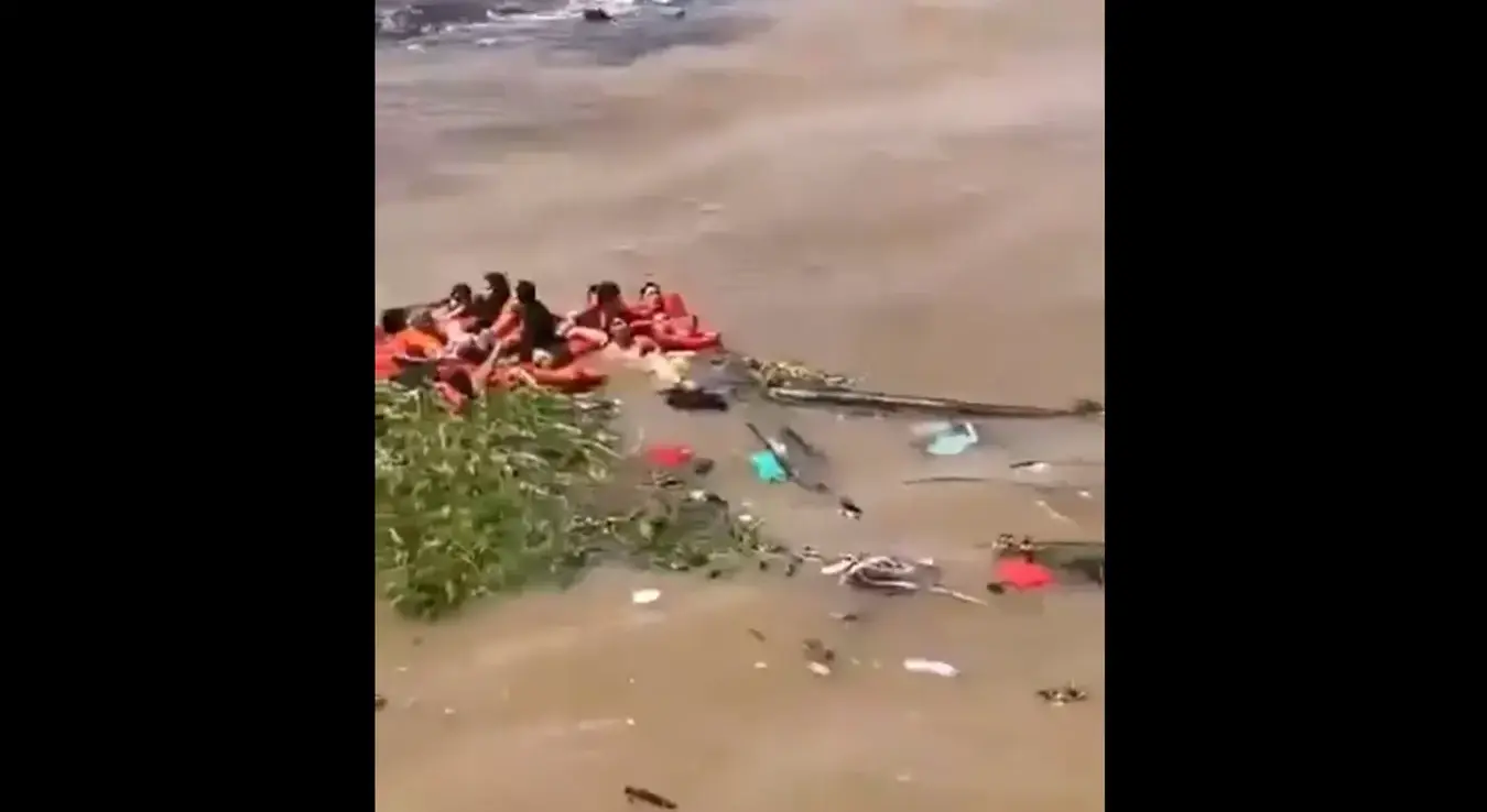 Амазонији, преврнуо се брод