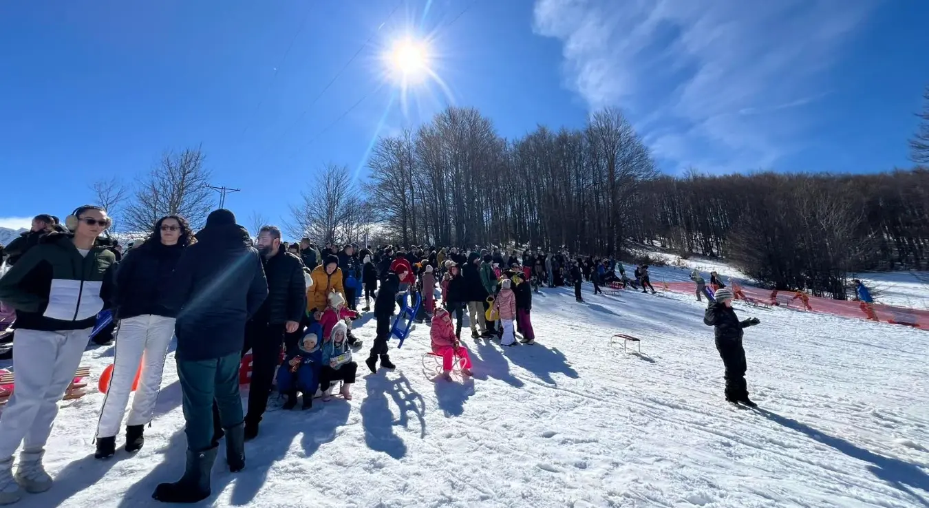 "Сви на снијег, Чемерно те зове": Идилични услови окупили стотине грађана