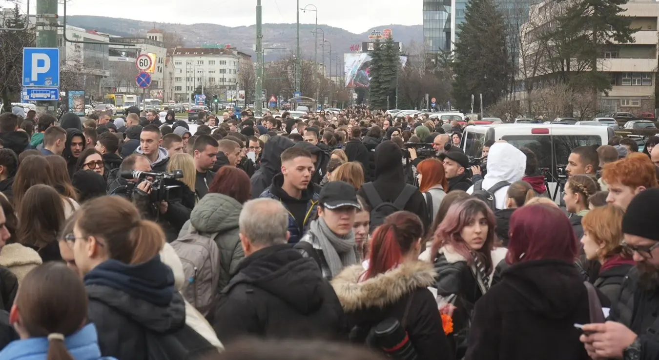Протест у Сарајеву: Блокирали саобраћај код трамвајске станице