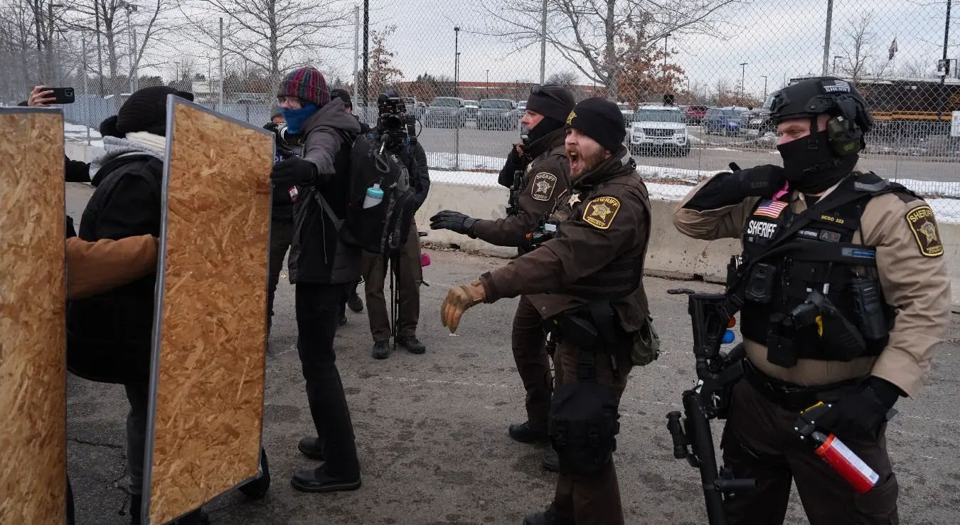 Кључа у САД-у: Ухапшене најмање 42 особе