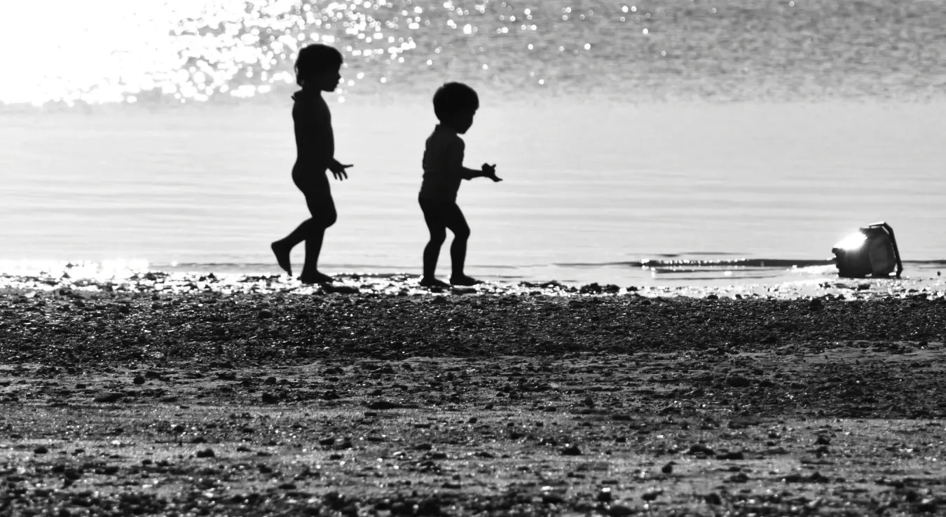 Брат и сестра упали у хладан поток, није им било помоћи