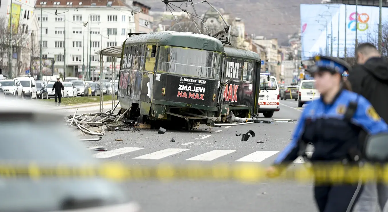 tramvaj iskočio iz šina