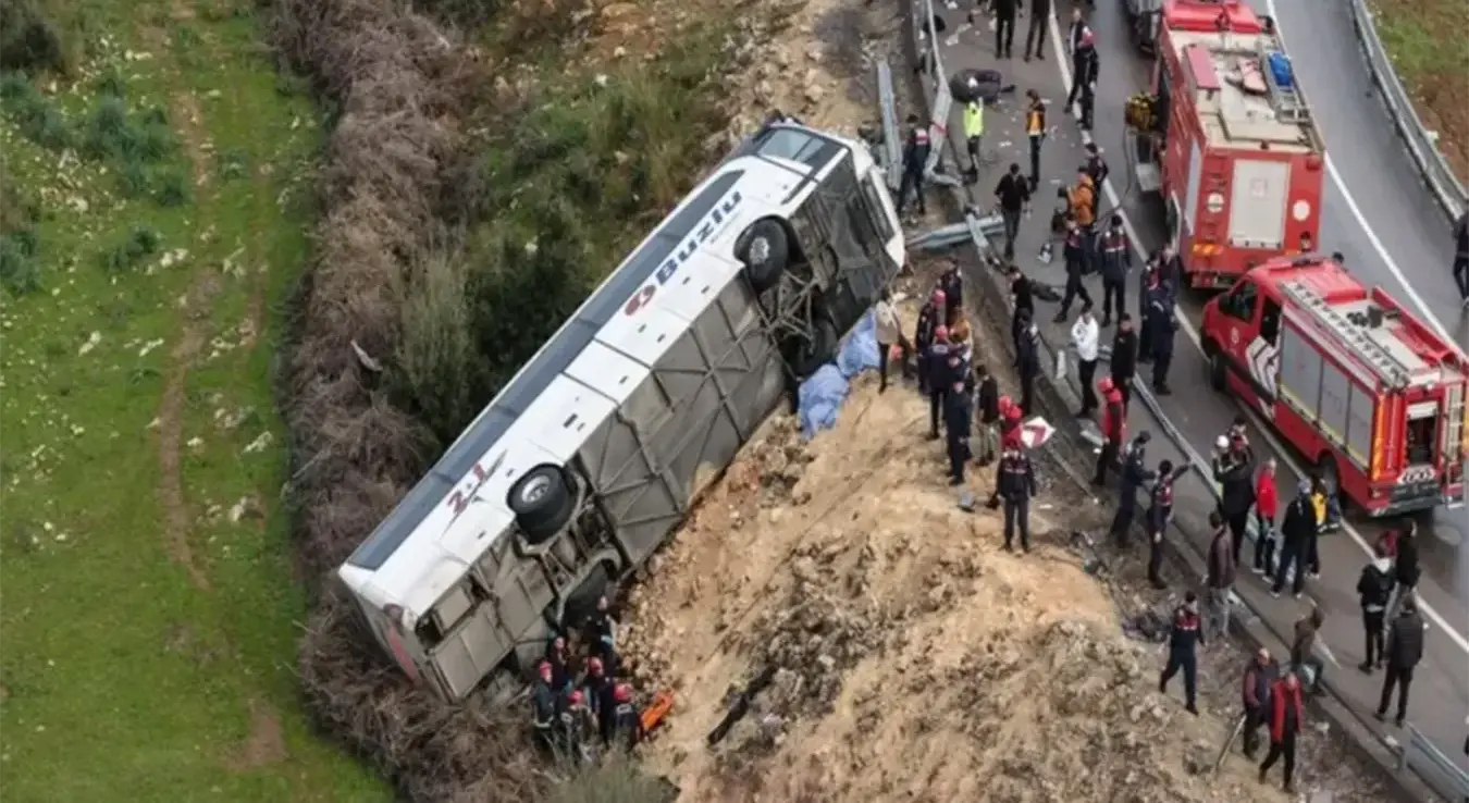 Хорор на путу: Аутобус слетио у јарак, испливали први снимци