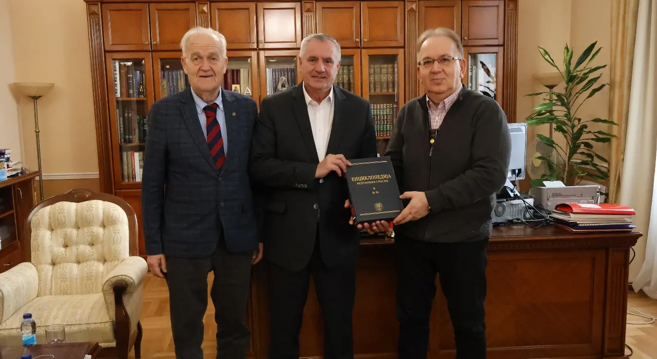 Вишковићу уручено шест томова енциклопедије Српске