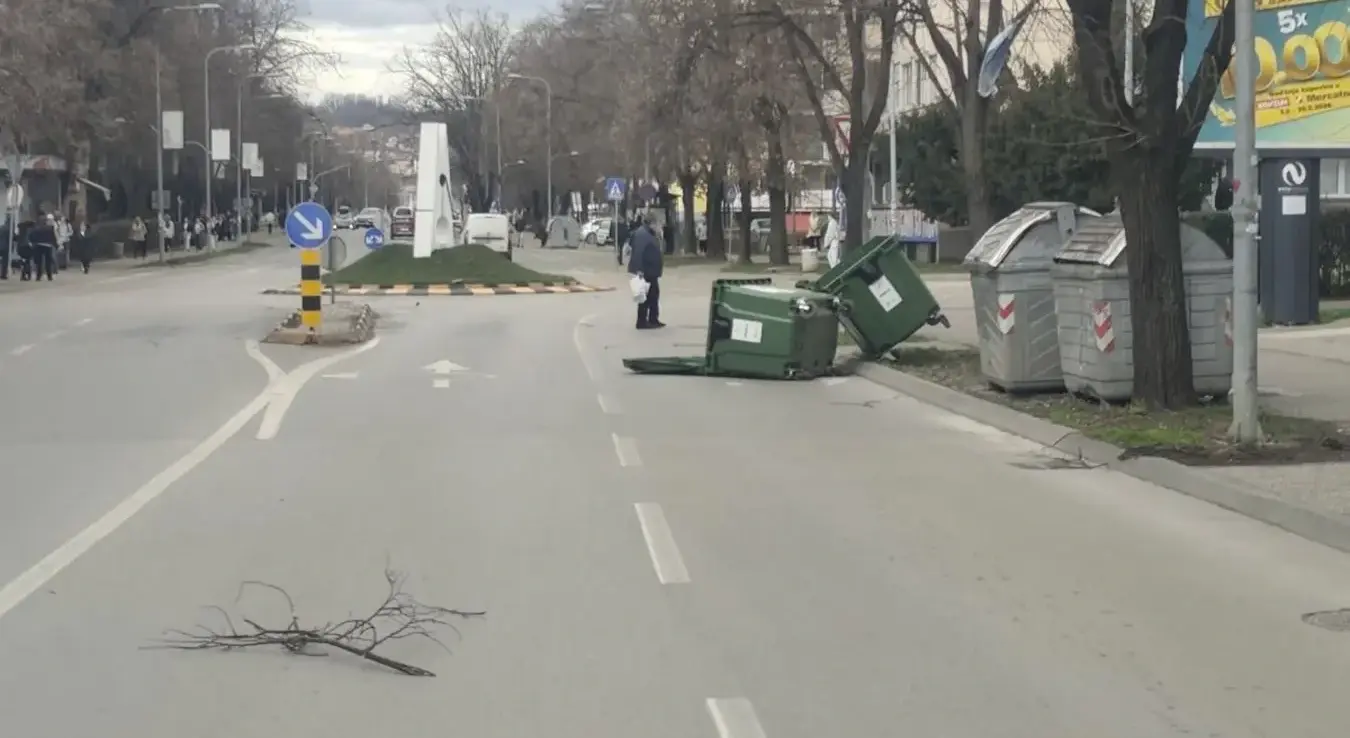 Вјетар рушио контејнере у Бањалуци