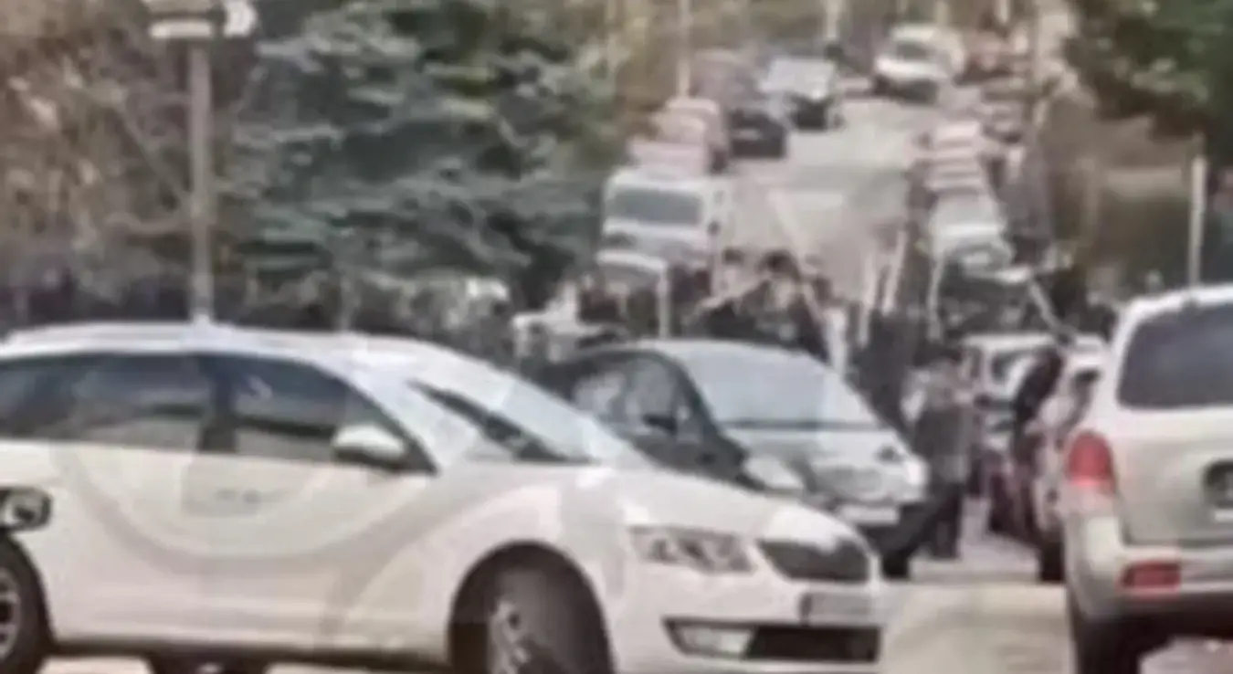 Појавио се снимак жестоког окршаја Делија и Гробара: "Радиле" мотке и штангле