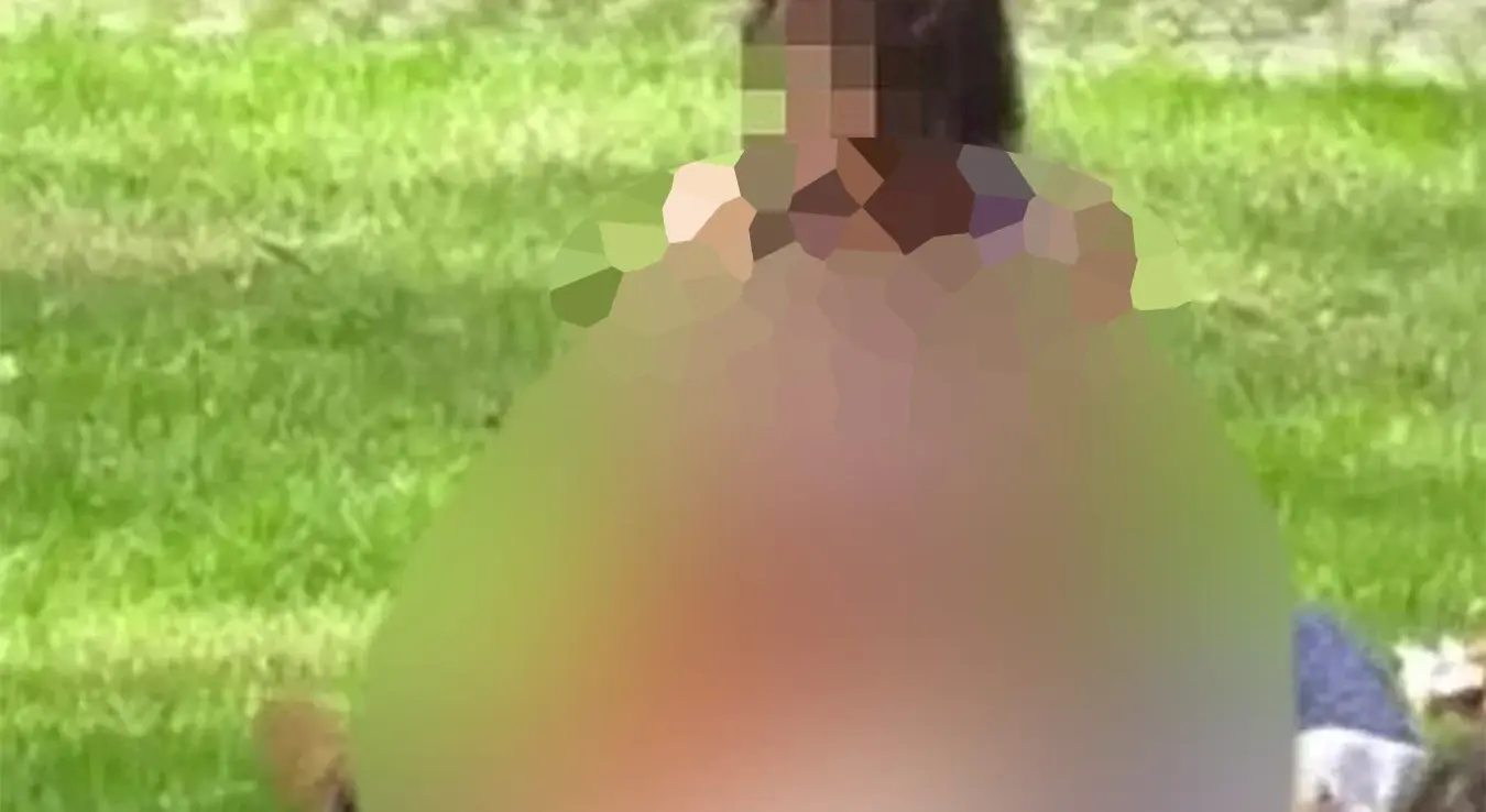 Имали однос на плажи пред дјететом