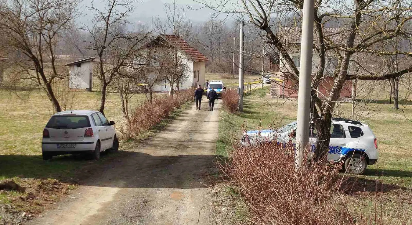 Испред куће Славена Јелића, предсједника Скупштине града Теслић, је дошло до експлозије у којој, нико није повријеђен