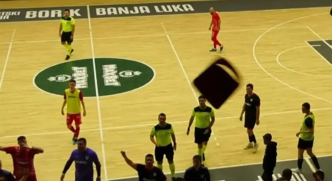 Туча у дворани Борик на футсал утакмици