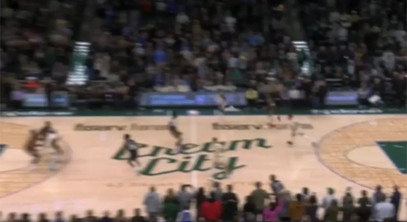 Кајл Кузма се обрукао додавањем