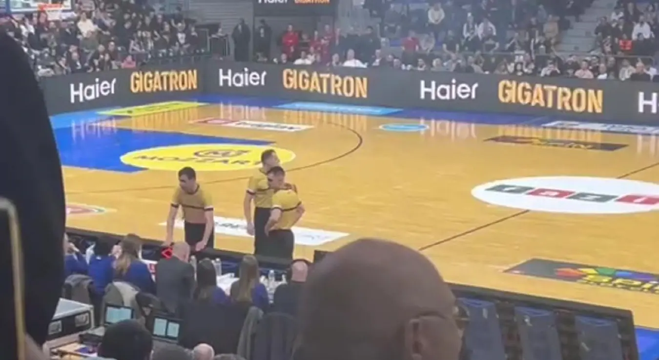 Прекинут меч партизан мега навијање гробара