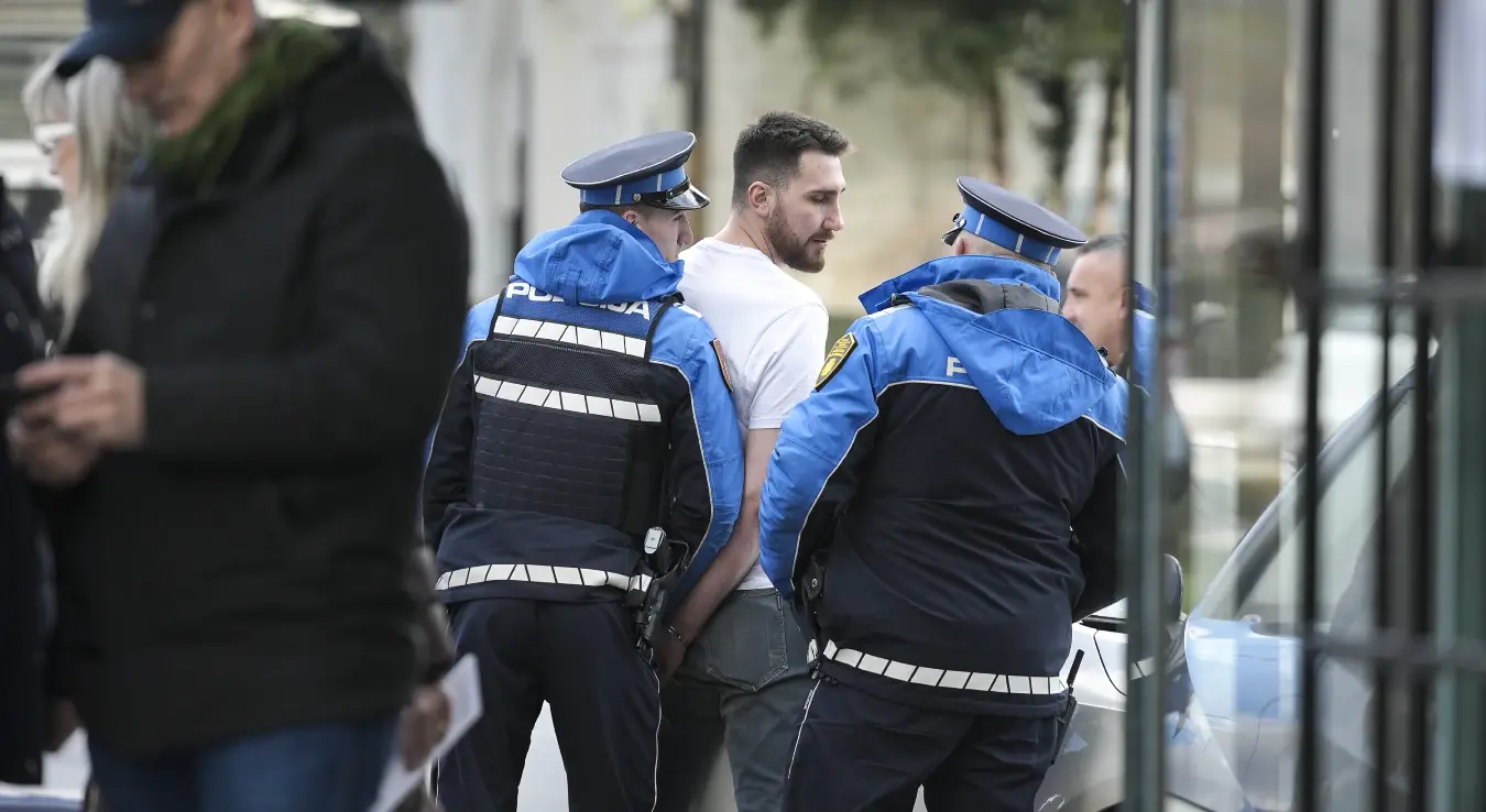 Аутомобилом покушао ући међу демонстранте: Ево шта је све полиција пронашла код Ирфана Карића