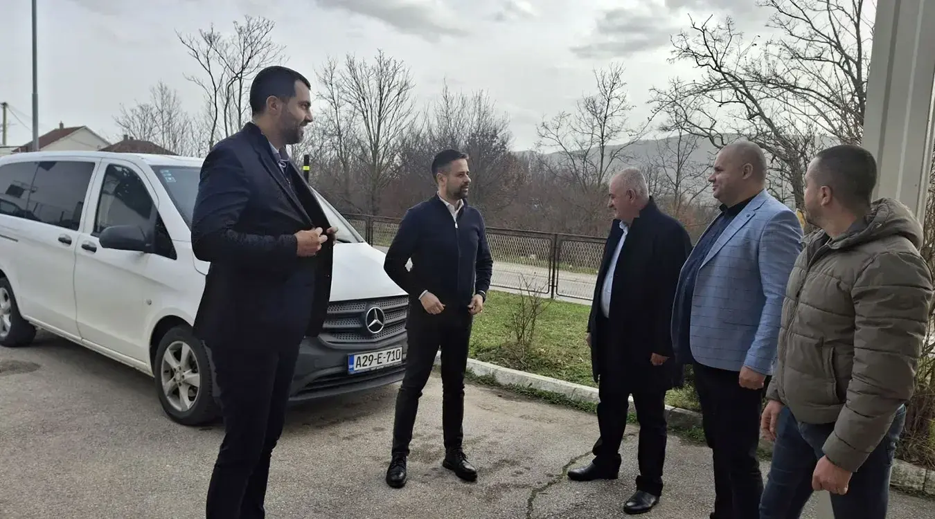 Додик и Амиџић обрадовали ученике у Берковићима