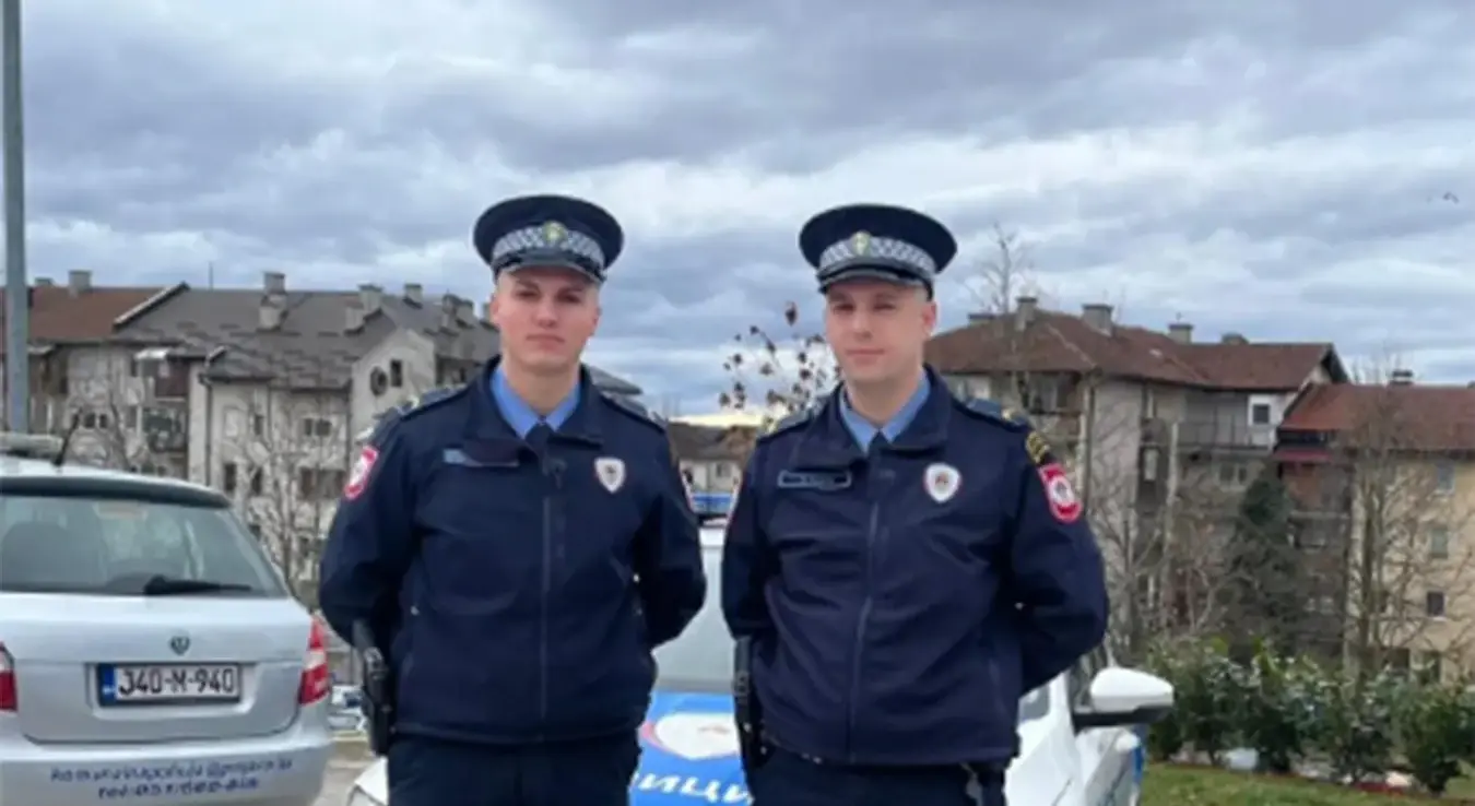 Млади полицајци из Прњавора спасили живот суграђанину