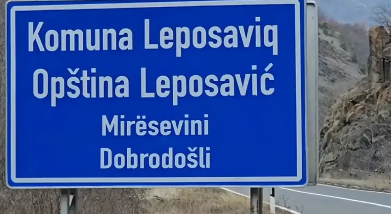 Табла на албанском у Лепосавићу