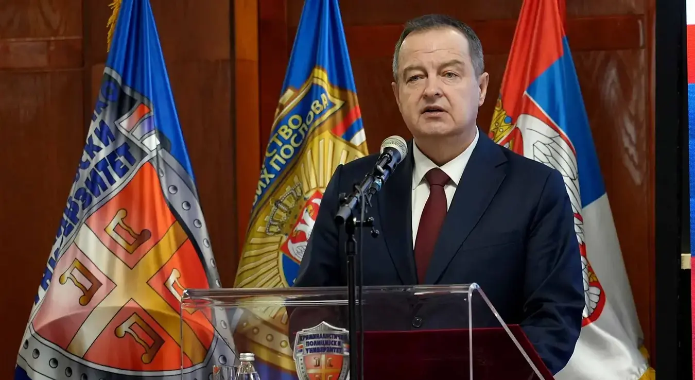 Ивица Дачић прикључен на апарате, животно угрожен