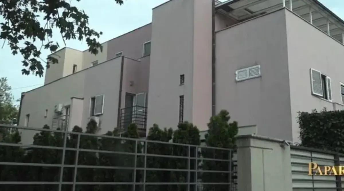 Кућа Здравка Чолић на коју је бачена бомба