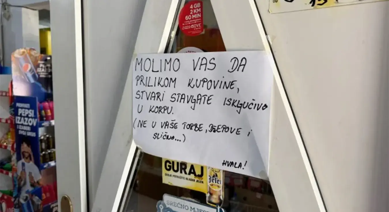 Порука на улазу у трговину у Градишци