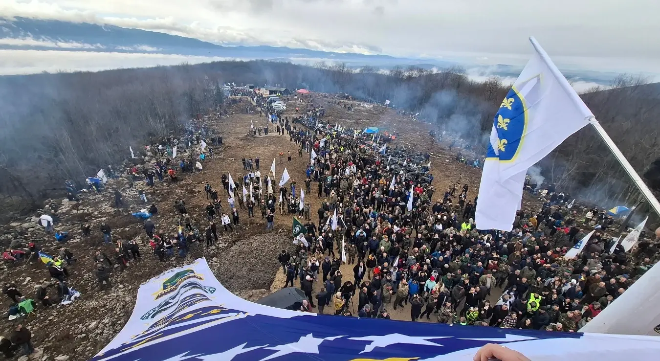 "Текбир и Алаху екбер": Униформисани муслимани у БиХ поново шаљу узнемирујуће слике, међу њима и дјеца