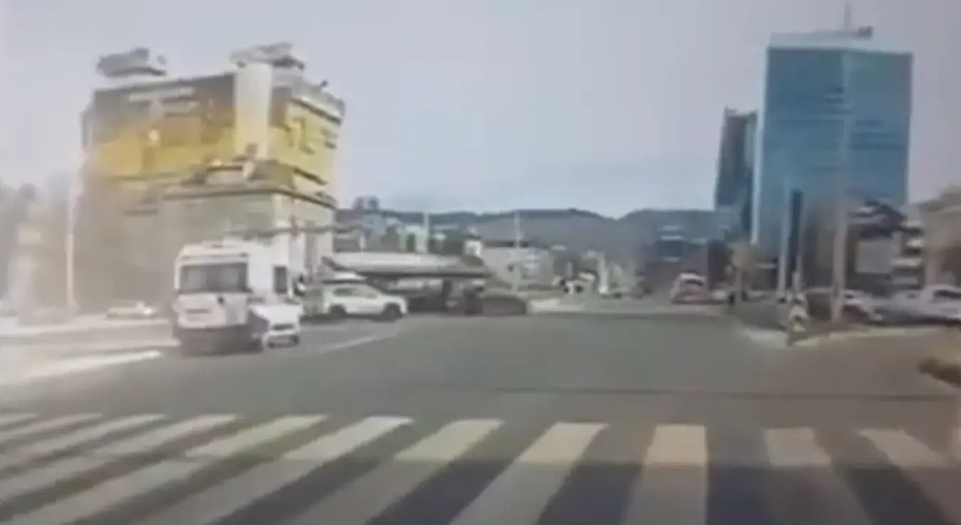 Несрећа у Сарајеву, тренутак када трамвај искаче из шина