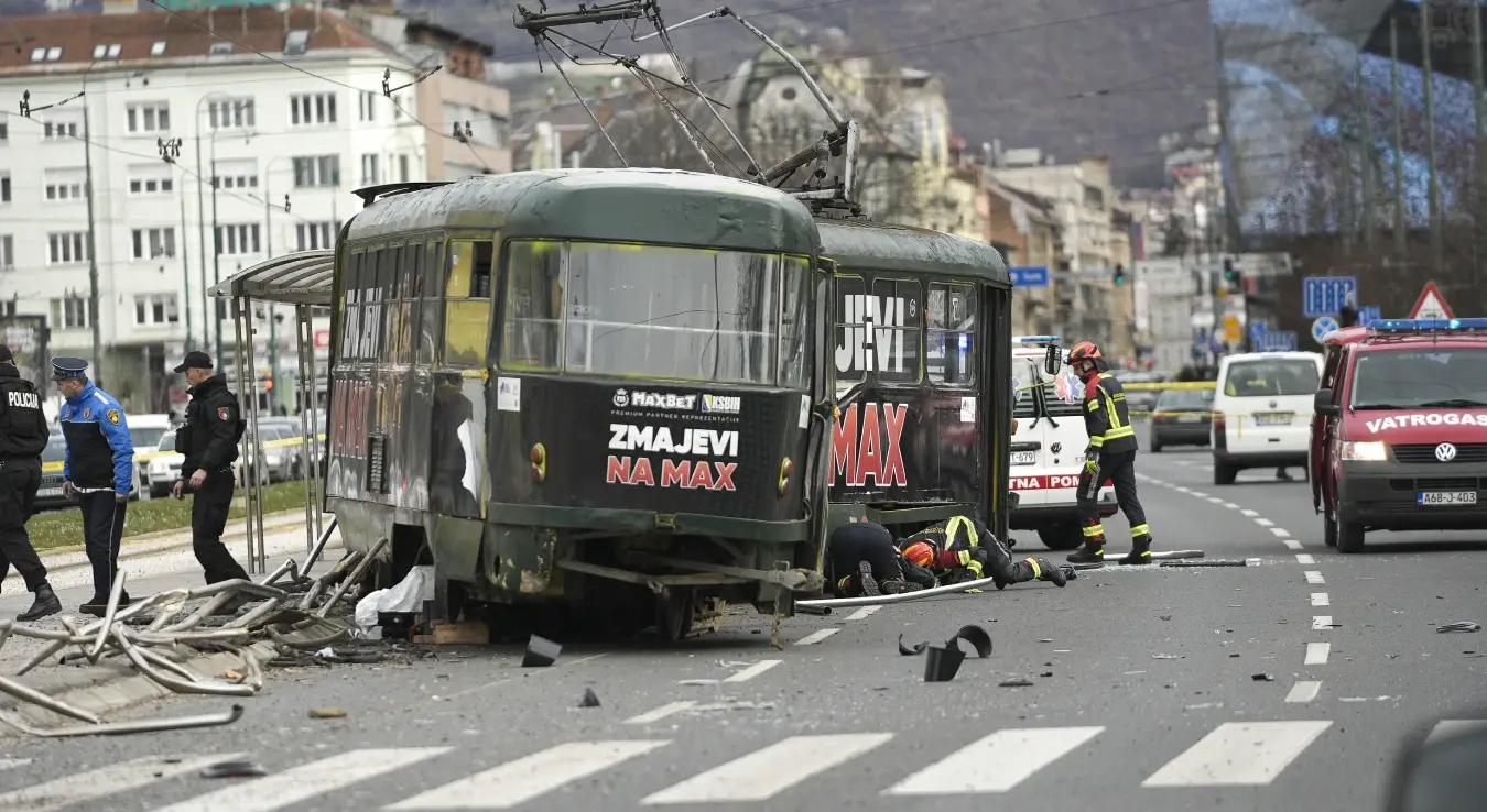 Д‌јевојци којој је ампутирана нога након трамвајске несреће, још увијек се боре за живот