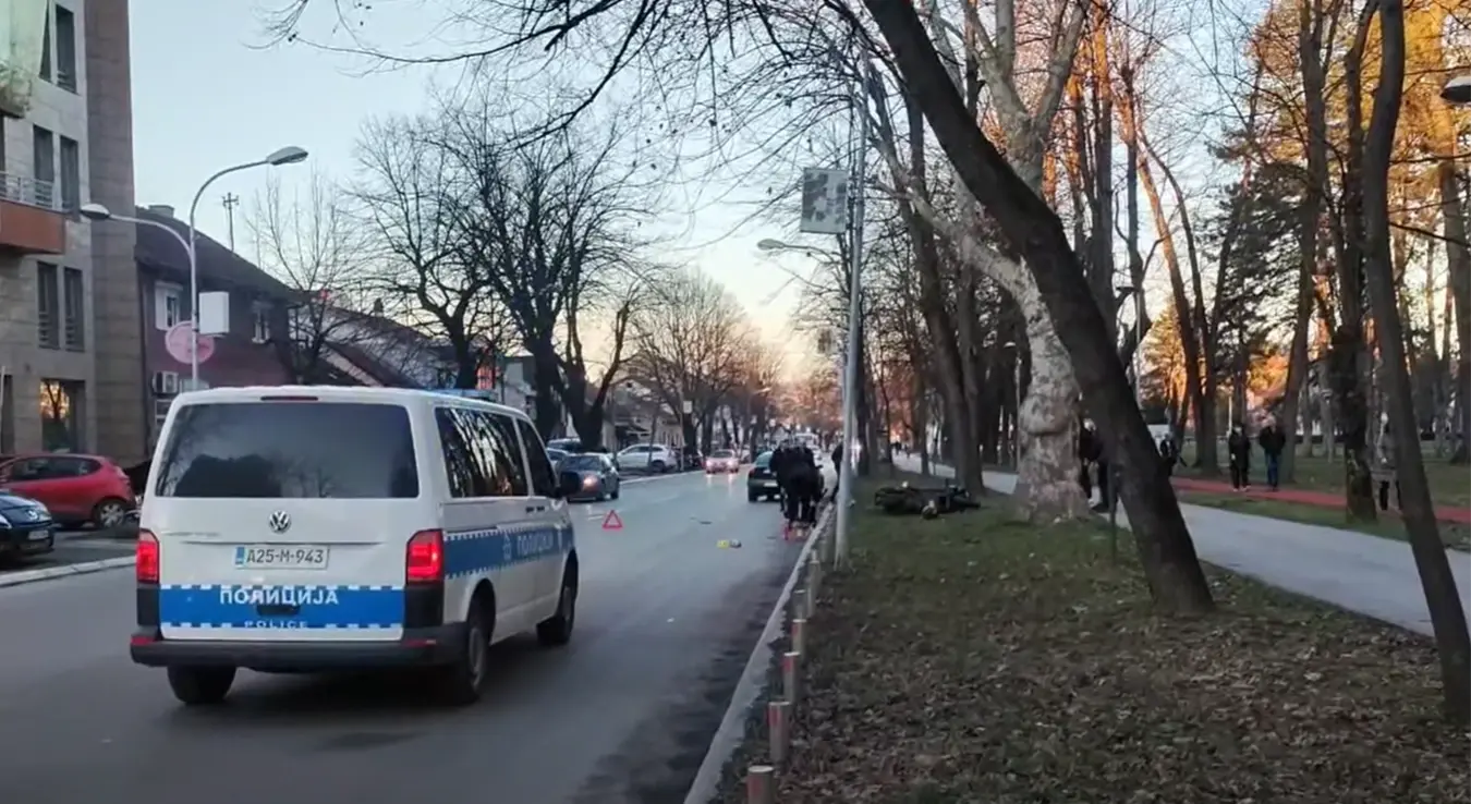 Тешка несрећа у Бањалуци: Повријеђени малољетни мотористи