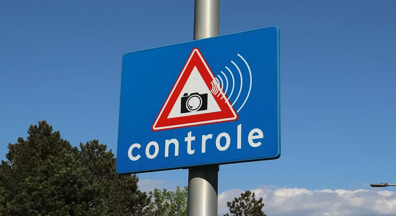 Знак за контролу брзине