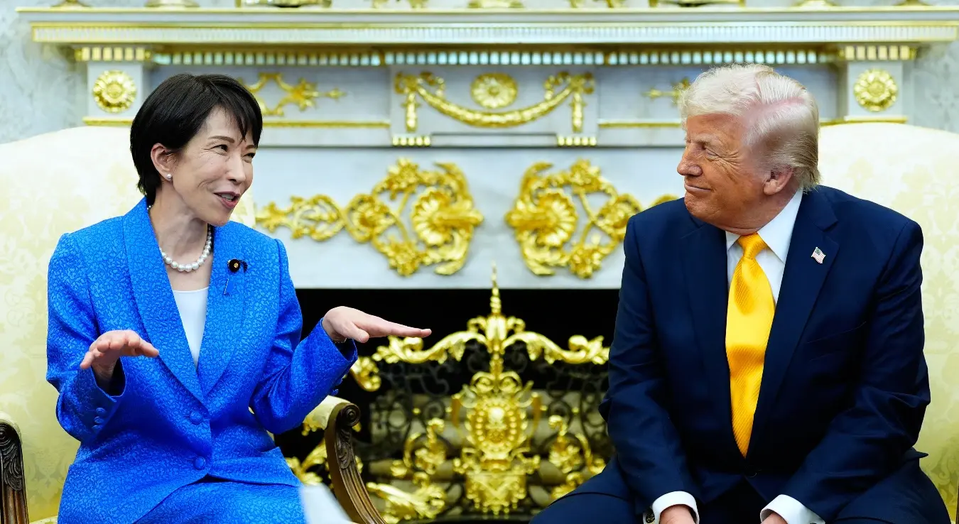 Јапанска премијерка Сане Такачи у угодном разговору са Доналдом Трампом, 19. марта 2026. године у Бијелој кући.