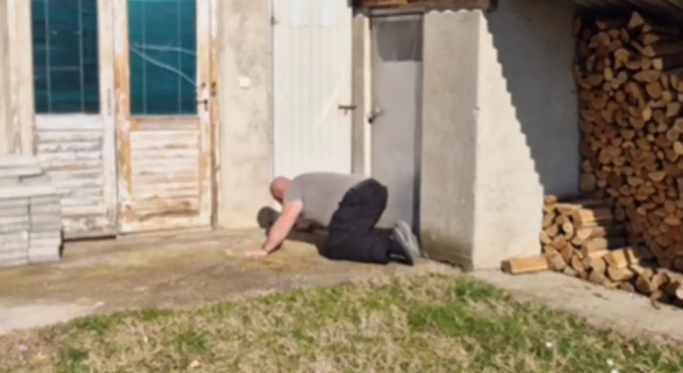 Владица уловио змију капиталца