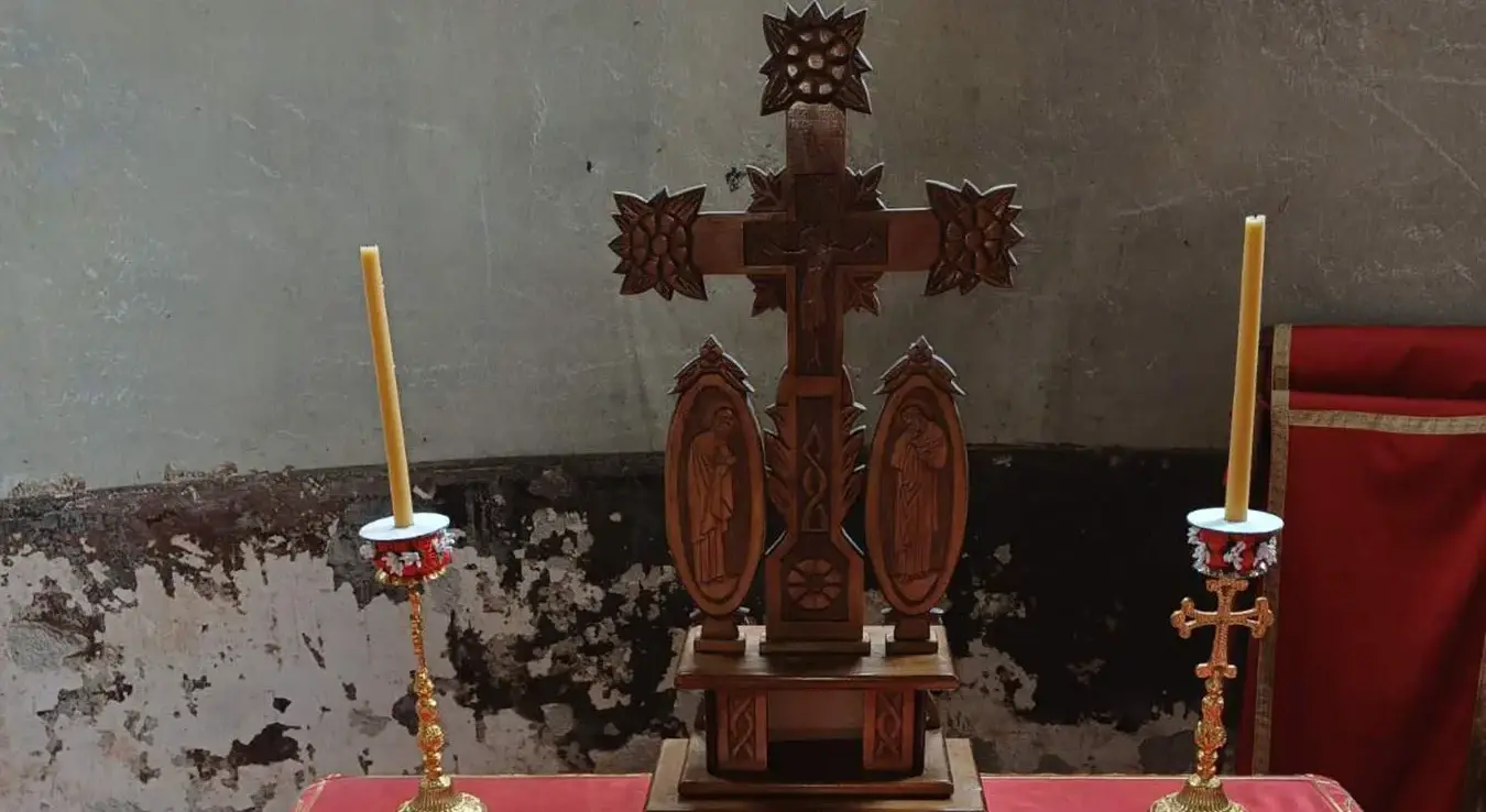 Оскрнављена црква Вазнесења Господњег у Грачаници