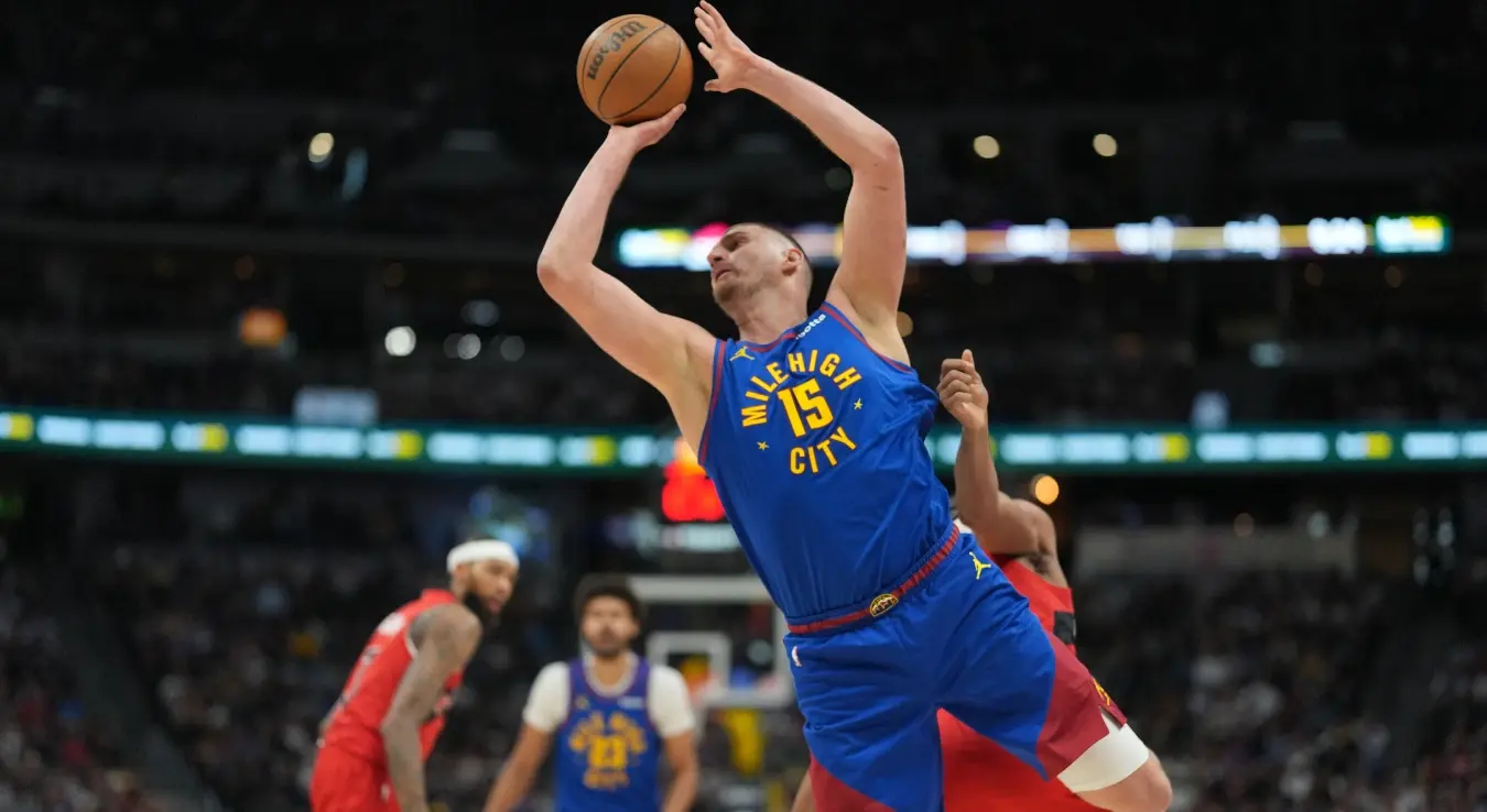 Кошаркаш Никола Јокић на мечу на Торонтом у НБА лиги