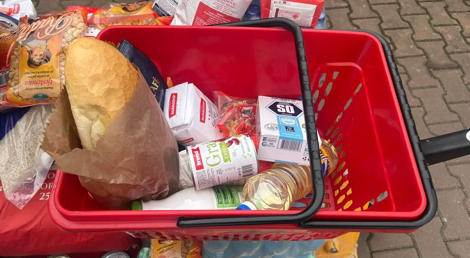 Полупразна корпа на перформансу Станивуковића