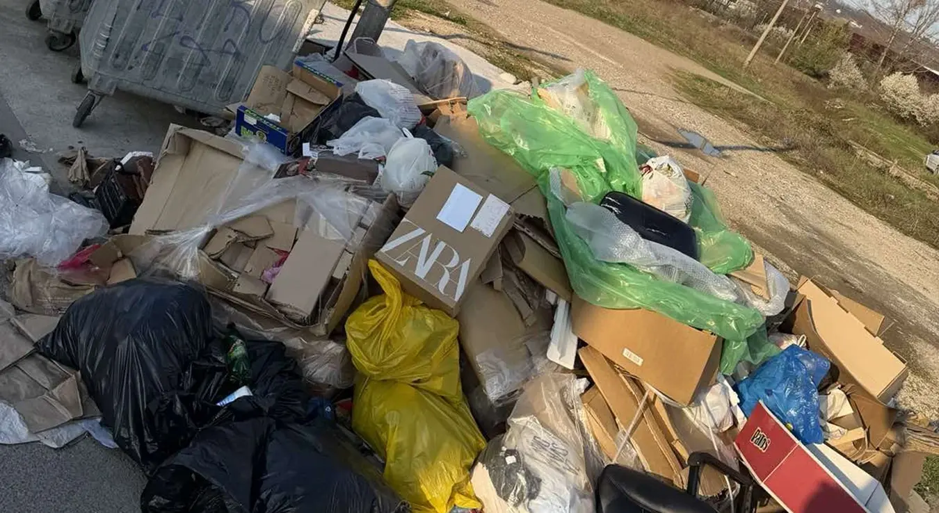 Смеће у насељу Ада гуши грађане
