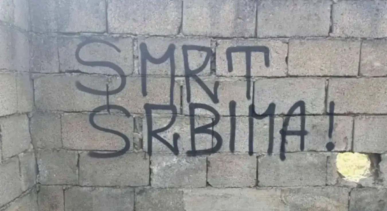 Увредљиви графити на касарни "Заим Имамовић"