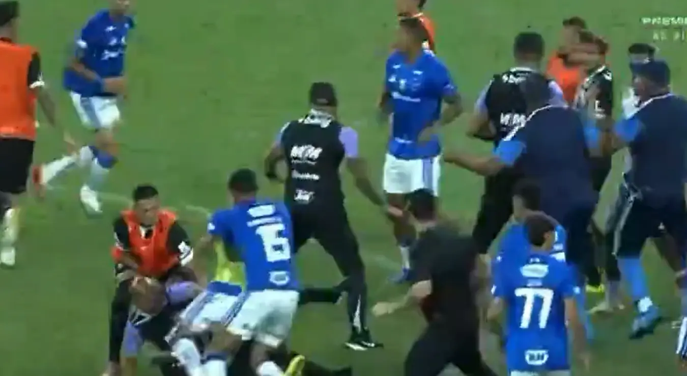 Тотални хаос у Бразилу: Хулк ударио ривала шаком у главу, општа туча без црвеног