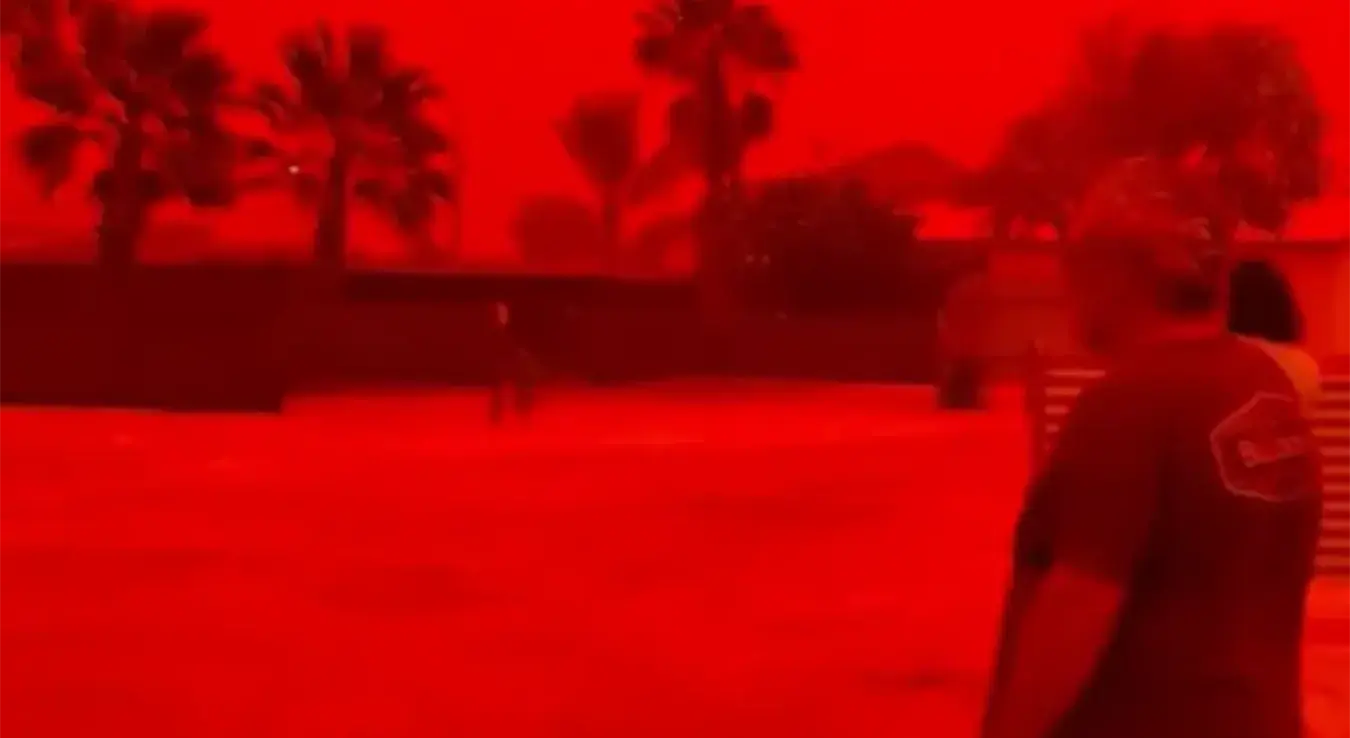 Небо постало црвено у Аустралији.