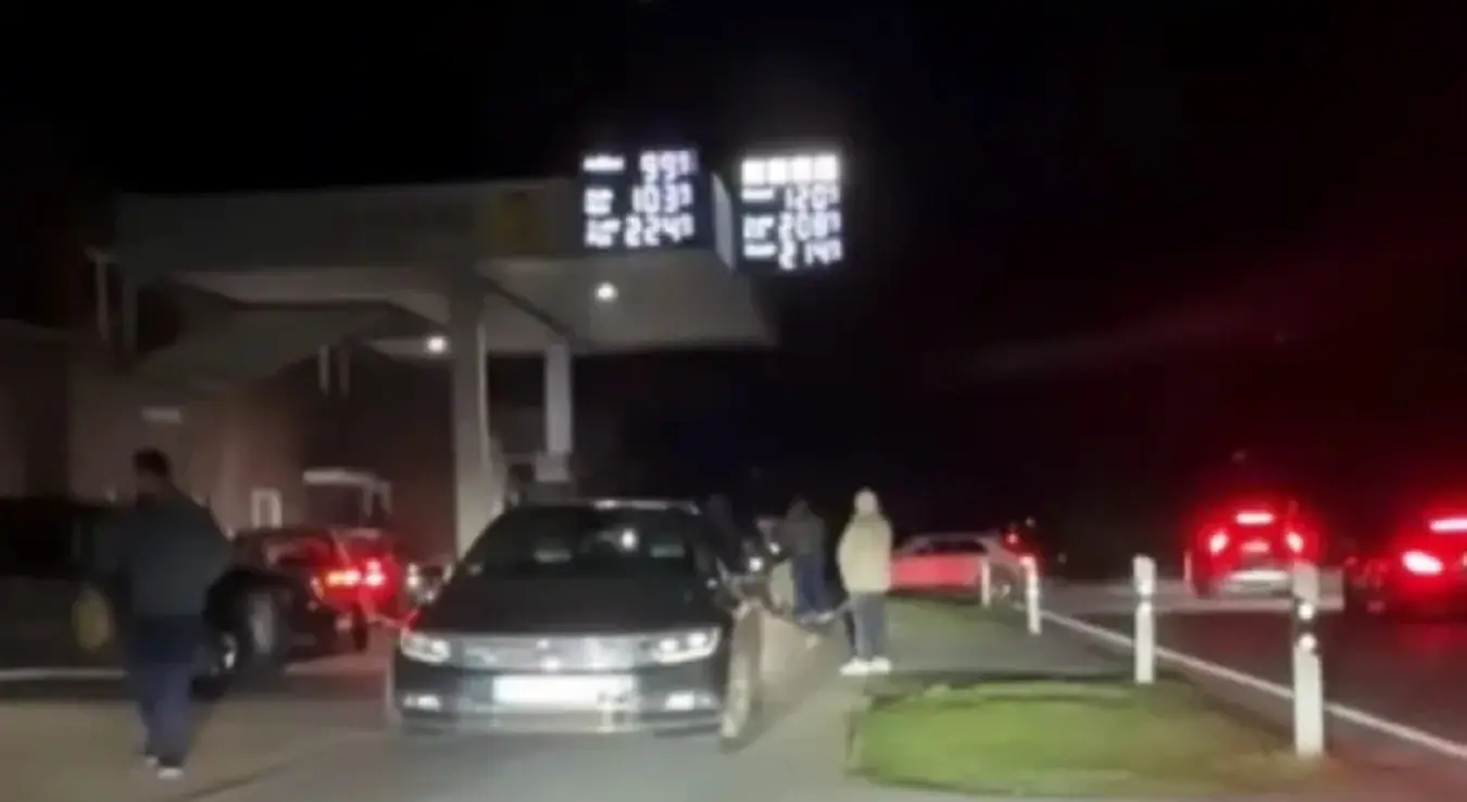 Цијена дизела "пала" на 1,20 евра, настао општи хаос: Возачи пунили резервоаре и канистере, власник пумпе у шоку